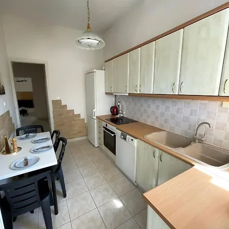 Sunny House Apartman